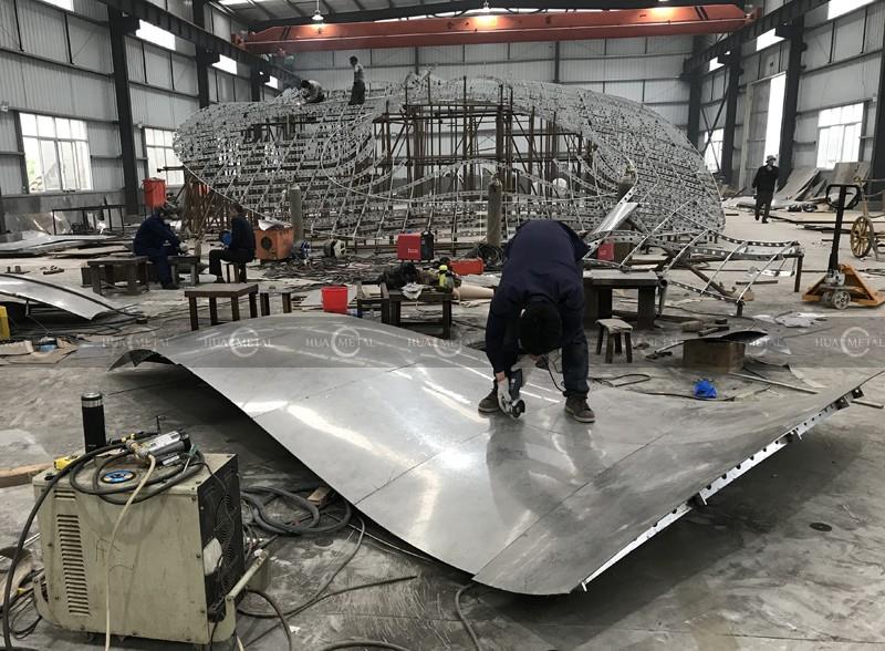 Fabrication-Dual-curved stainless-steel facade-mirror-polishing-sculptured-fun0slides-singapore-airport-new