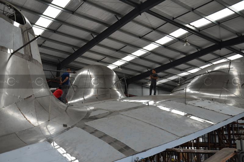 Factory-fabricaiton-Dual-curved stainless-steel facade-mirror-polishing-sculptured-fun0slides-singapore-airport-new