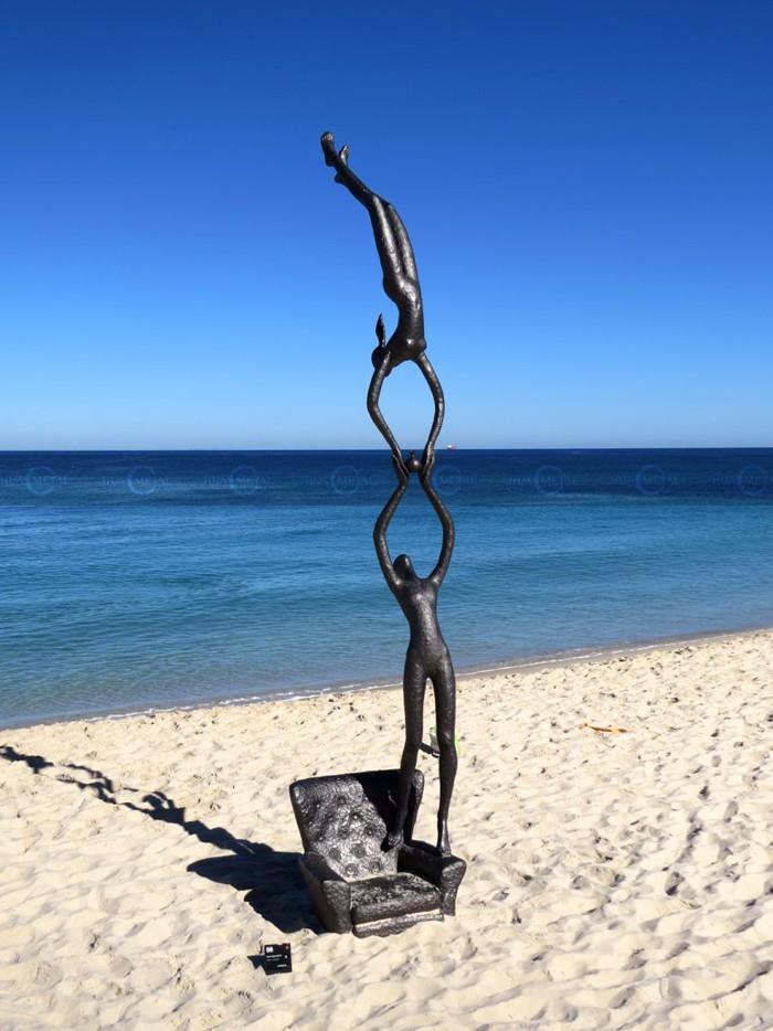 casting-bronze-art-sculptures-Hearts in paradise-casted-by-sino-sculpture-foundry-china