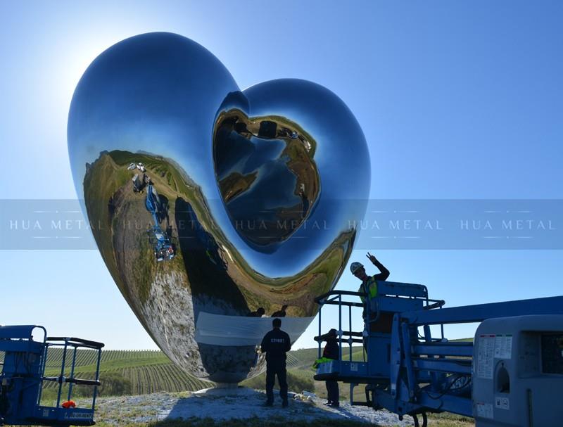 China-stainless-steel-sculpture-factory-mirror-polished-surface