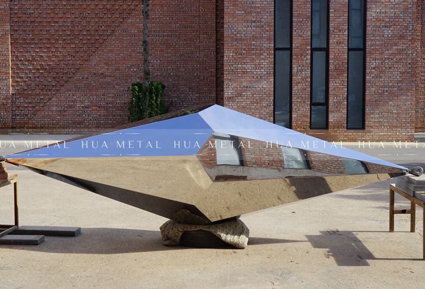 customized mirror stainless steel diamond sculpture factory