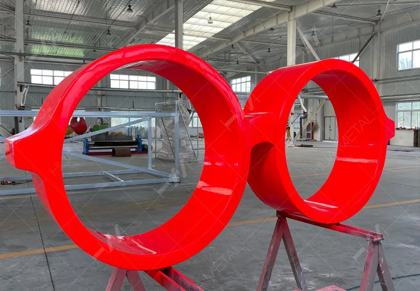 Red painting for glasses sculpture Red painting for glasses sculpture
