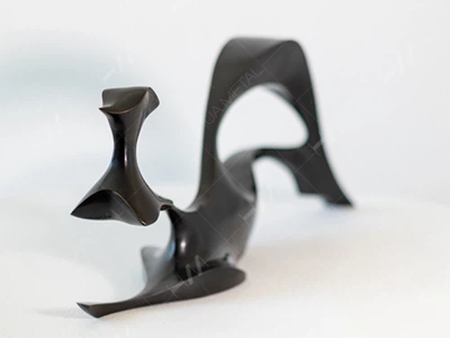 Elegant Bronze Figure Statue Makes Its Debut