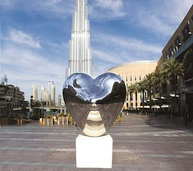 tmp_DC1Tuk_1fc6f1746d8867fb_LOVE_ME_by_Richard_Hudson_at_The_Dubai_Mall