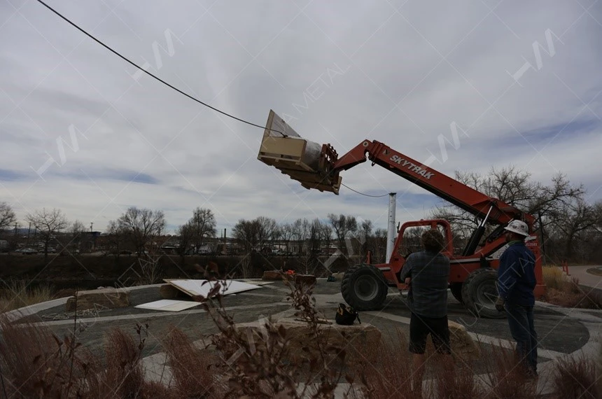 installation of diamond sculpture installation of diamond sculpture