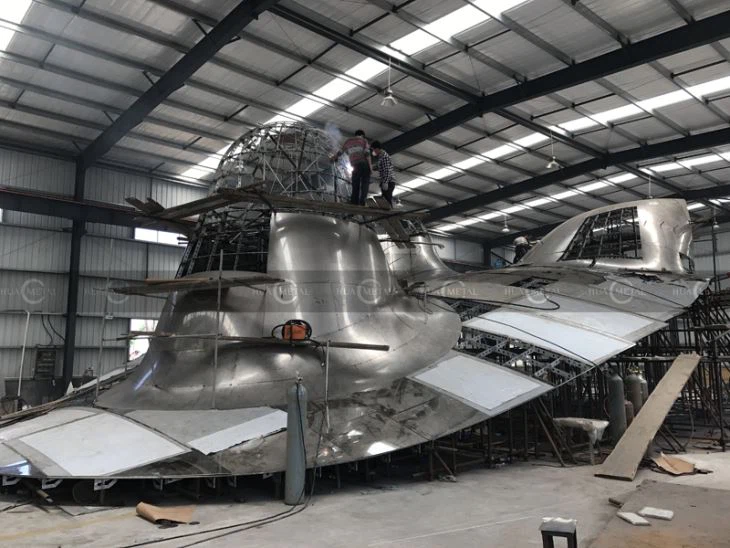 3d-double-curve-stainless-steel-facade-mirrow-sculpture