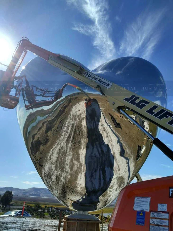 8-meters-mirror-polished-metal-sculpture-4