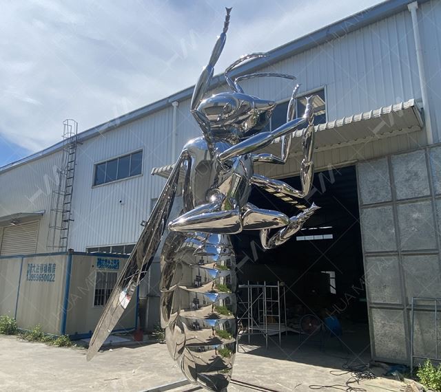 Stainless steel bee sculpture 06